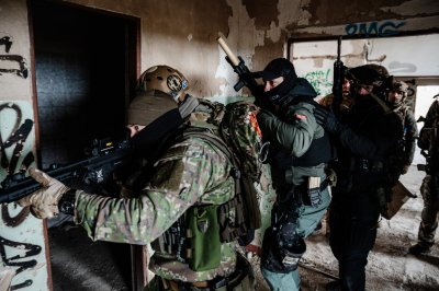 Boj v uzavretých priestoroch <br /> CQB 3