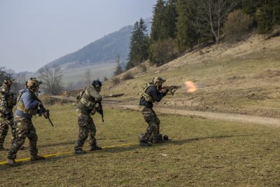 Taktika malého tímu 1<br /> (Small Units Tactics level 1)